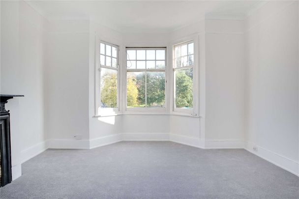 A lovely and bright two bedroom flat in the heart of Wandsworth. - Photo 1