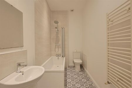 2 bedroom Flat to rent in The Vicarage, Byker, Newcastle upon Tyne NE6 - Photo 4