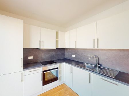 Perfekt für Ihre Familie: Großzügige 4-Zimmer-Wohnung mit EBK, Dachterrasse und zwei Bädern - Photo 2