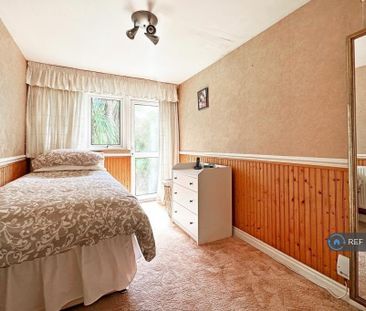 1 bedroom in a house share to rent - Photo 2