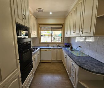 30 Valley Street, Oakleigh South VIC 3167 - House For Rent | Domain - Photo 6