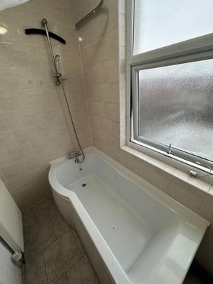 Studio Flat, Derwent Road West, L13 - Photo 1