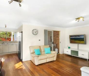 Spacious Villa Style Ground Floor Unit with extra large courtyard - Photo 5