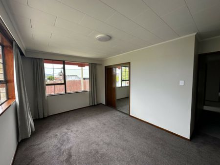Super spacious and supper sunny! - Photo 2