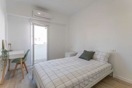 Carrer de lAlcalde Albors, Valencia, Valencian Community 46018 - Photo 5