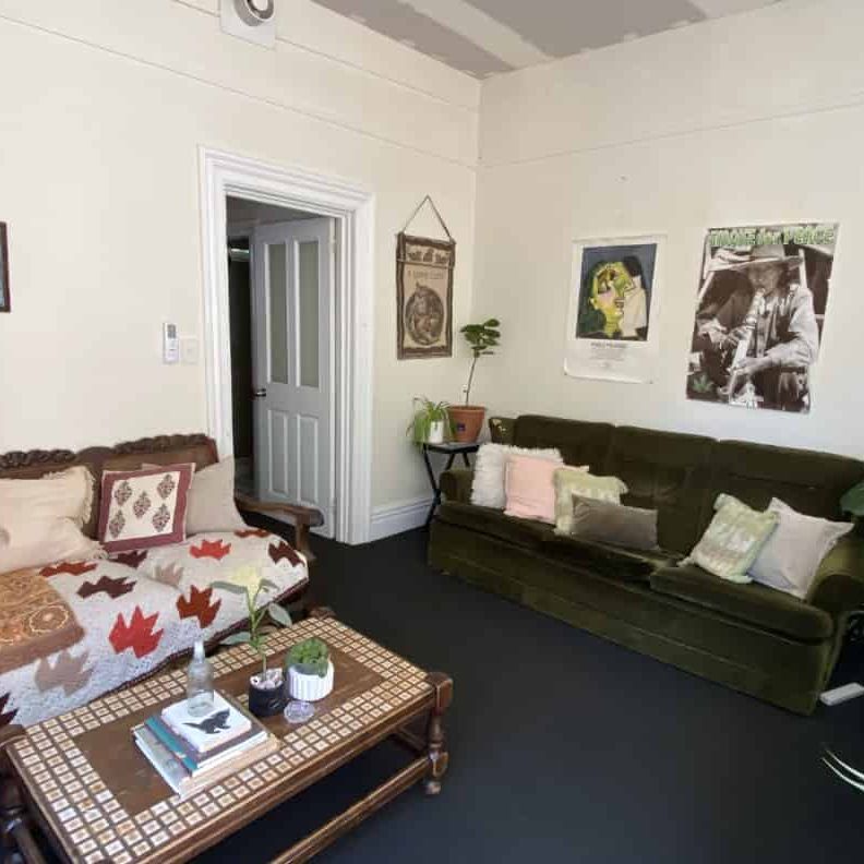 NICELY PRESENTED 4x bedroom, 2x bathroom home in a great location. - Photo 1