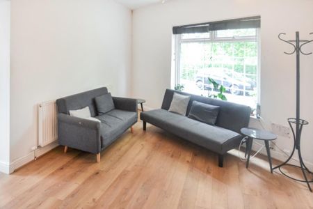 6 bedroom semi-detached house to rent - Photo 2