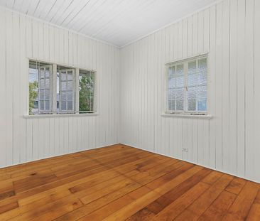 Two Bedroom Cottage in Prime Location - Photo 3