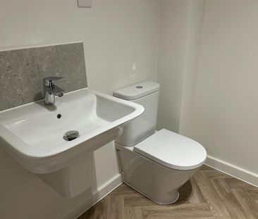 2 bedroom terraced house to rent - Photo 4