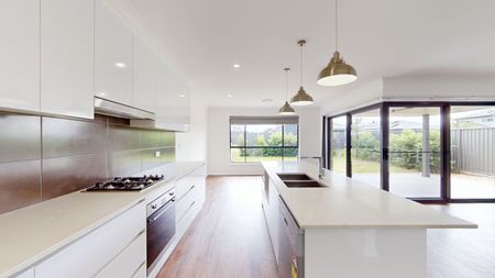 Southlakes Stunner! - Photo 5
