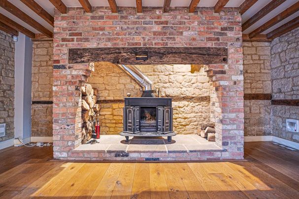 5 bedroom barn conversion to rent - Photo 1