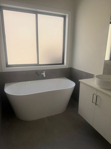 Modern, Brand-New Home in Great Clyde Location - Photo 5