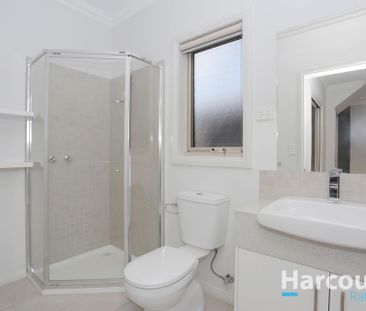 Spacious Stunning Townhouse! - Photo 5