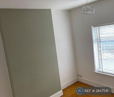 3 bedroom end of terrace house to rent - Photo 3