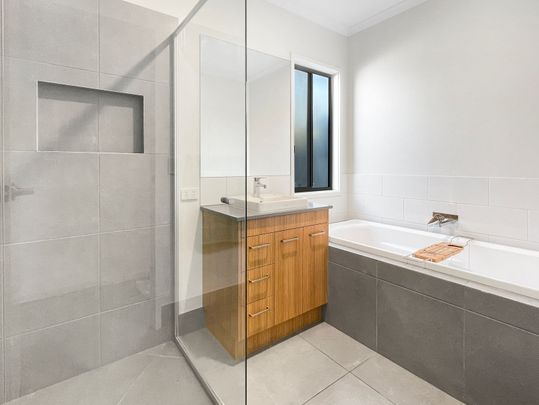 Low Maintenance 3 bed, study, 2 bath, 1 car, AC Home in Harmony - Photo 1