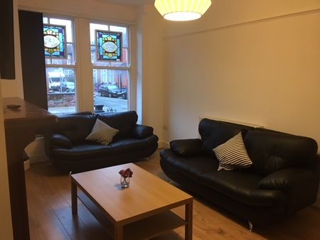 10 Bed Terraced House, Halkyn Avenue, L17 - Photo 2