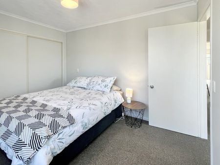 Charming & Peaceful 2-Bedroom Retreat - Photo 4