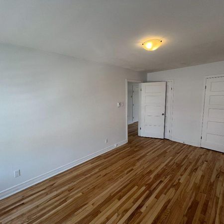 Fully Renovated 5.5 Apartment Available - A louer • For Rent - Photo 4