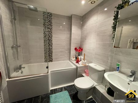 3 bed Terraced in Burford Road , Worcester Park, KT4 7SU - Photo 2