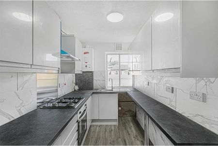 3 Bed Flat, The High, SW16 - Photo 3