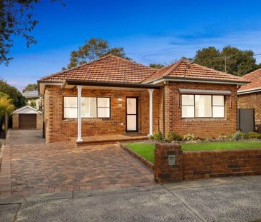 Ultra Neat Three Bedroom Family Home - Photo 3