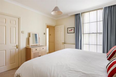 3 bedroom flat to rent - Photo 5