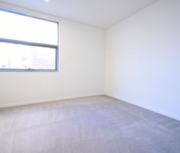 "Industry" Newtown One Bedroom + Huge Size Private Roof Top - Photo 5