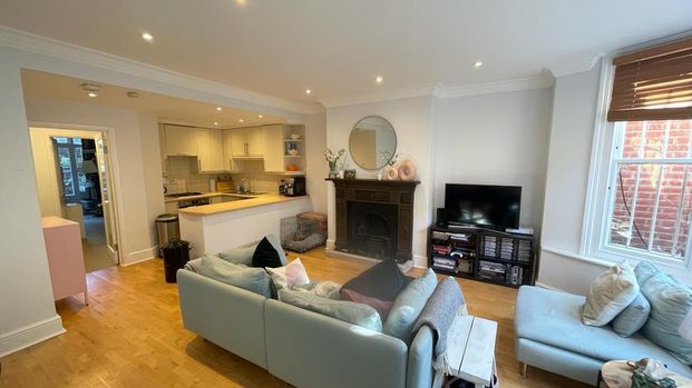 2 bedroom flat to rent - Photo 1