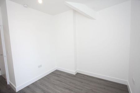3 bedroom flat to rent - Photo 4