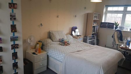 1 bedroom in a house share to rent - Photo 3