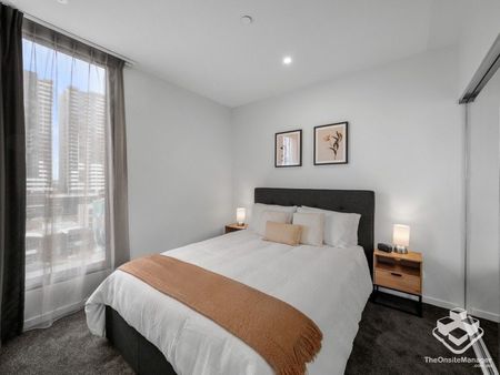 Fully Furnished 2 bedroom in prime location with city & river views - Photo 3