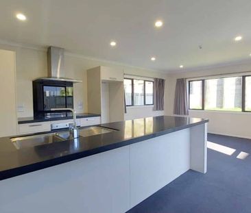 Contemporary Living in Flagstaff - Photo 3