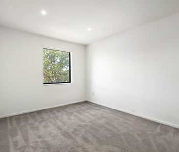 Four Bedroom Townhouse - Photo 2