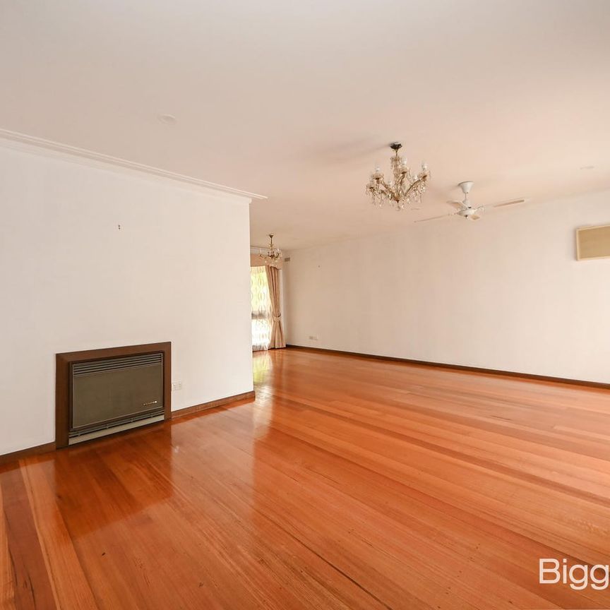 Tranquil Court Location for this 3 Bedroom Residence - Photo 1