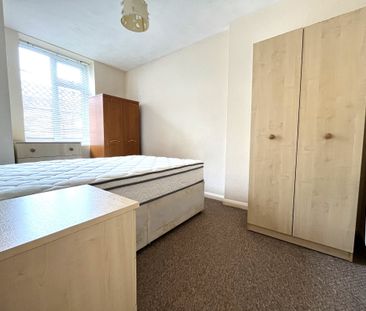 1 bed flat to rent in Westover Road, Bournemouth, BH1 - Photo 3