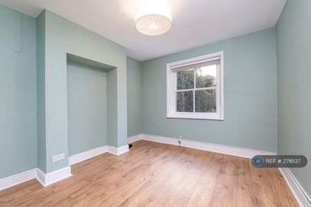 4 bedroom terraced house to rent - Photo 2