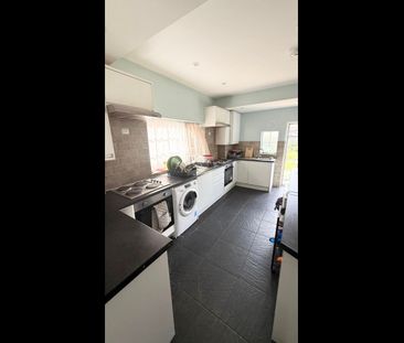 Room in a Shared House, Hillcroft Crescent, HA9 - Photo 1