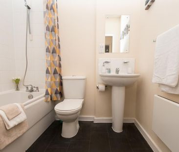 2 bedroom flat to rent - Photo 4
