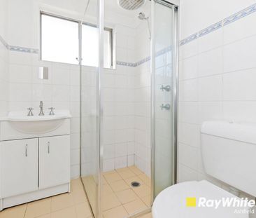 Stylish One-Bedroom Apartment in the Heart of Enmore - Photo 4