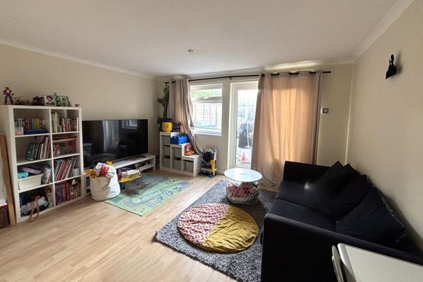 3 bedroom end of terrace house to rent - Photo 1
