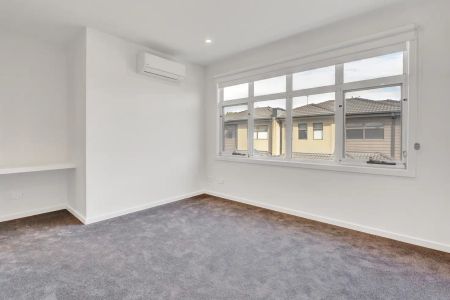 “Bright & Stylish Living” - Photo 3