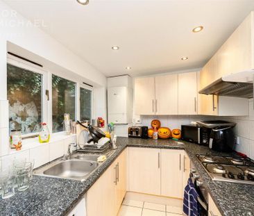 4 bedroom terraced house to rent - Photo 3