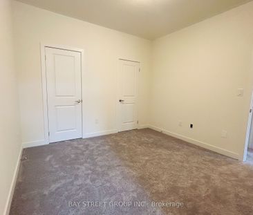 Townhouse For Lease | N8147586 - Photo 6