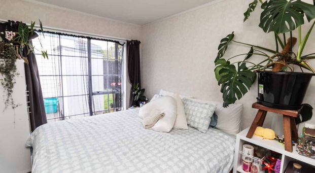 Spacious 3-Bedroom Family Home in a Quiet, Family-Friendly Neighbourhood - Photo 1