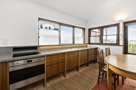 Furnished Home With Beautiful Harbour And City Views - Photo 3