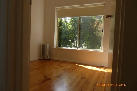 Updated home unit in popular lifestyle locale - Photo 2