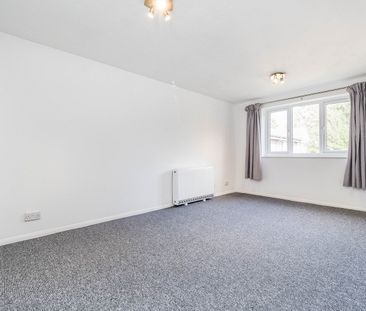 2 Bed Flat, Greenslade Road, IG11 - Photo 2