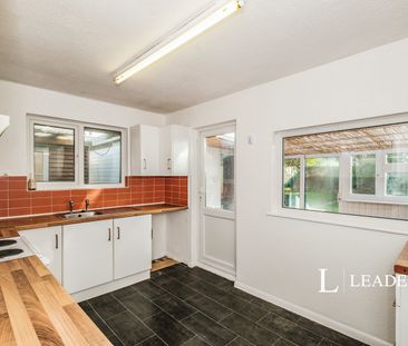 2 bedroom bungalow to rent Greentrees Crescent, Sompting, Lancing, ... - Photo 6