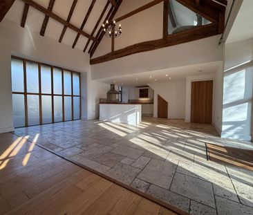 4 bedroom barn conversion to rent - Photo 1