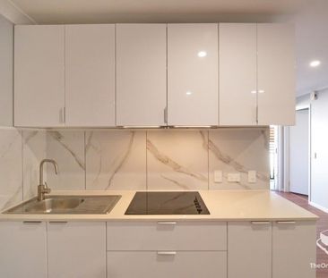 Quite and leafty One bedroom one study - Photo 2